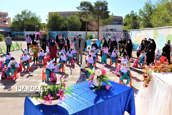 زنگ شکوفه ها در مدارس آباده