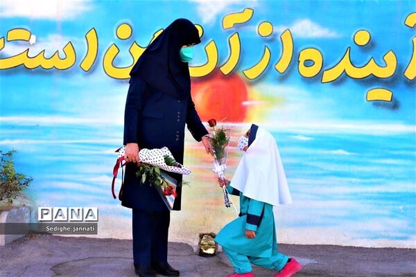 زنگ شکوفه ها در مدارس آباده