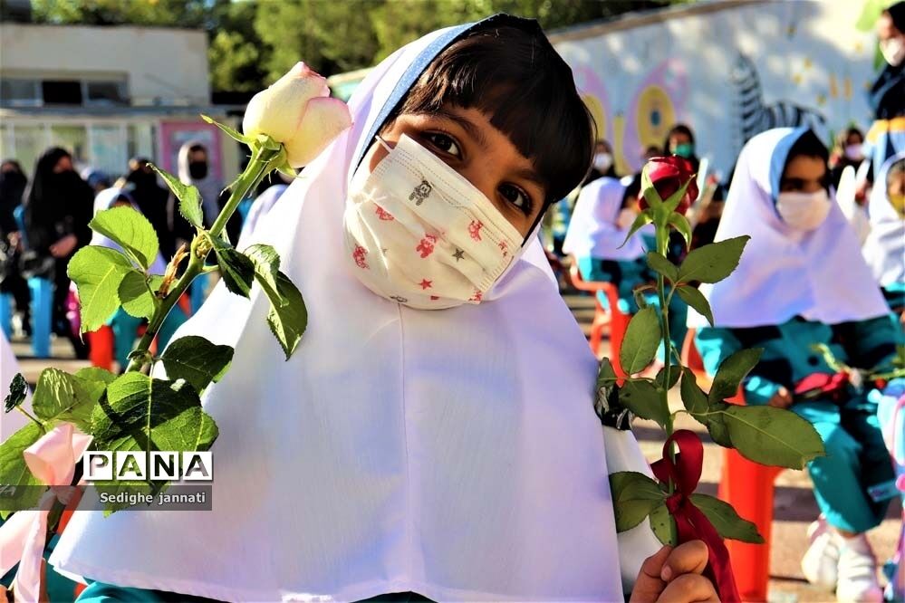 زنگ شکوفه ها در مدارس آباده