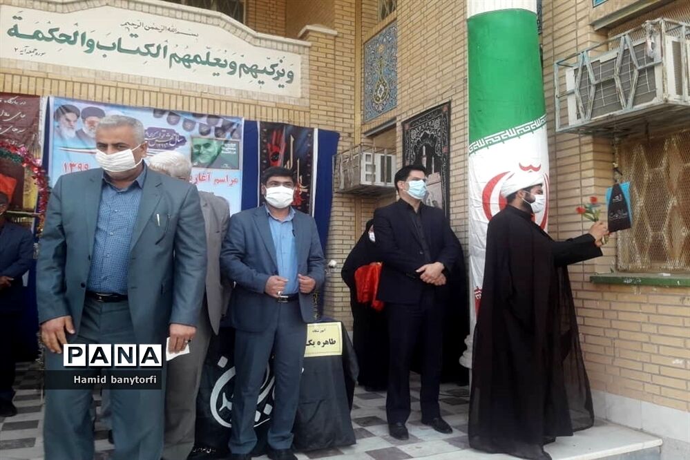 نواختن زنگ آغازسال تحصیلی ۱۴۰۰_۹۹درمدارس شهرستان حمیدیه