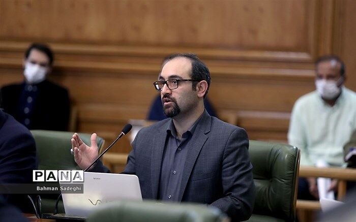 نظری: آثار هنری بیرون از موزه هنرهای معاصر دچار فرسایش شده است