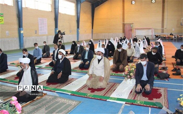 برپایی نماز شوق وصل در مدارس شهرکرد