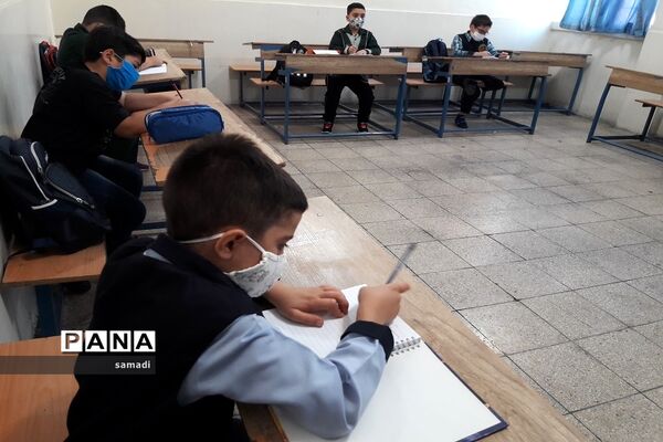 اولین دیدار معلم و دانش آموز در شرایط کرونایی