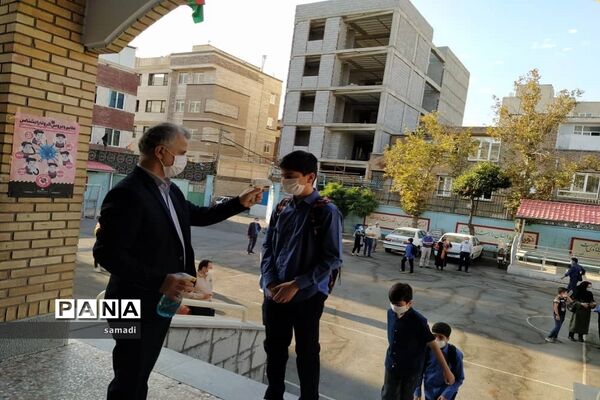 اولین دیدار معلم و دانش آموز در شرایط کرونایی