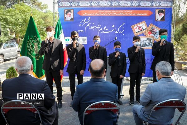 مراسم گلباران مزار شهدای هفدهم شهریور