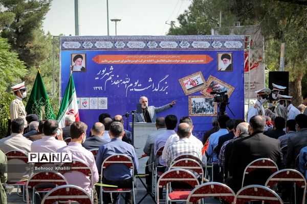 مراسم گلباران مزار شهدای هفدهم شهریور