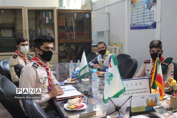 نشست صمیمانه مدیر سازمان دانش آموزی استان بوشهر با دانش آموزان منتخب استان فارس