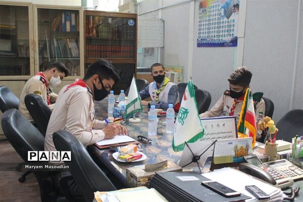نشست صمیمانه مدیر سازمان دانش آموزی استان بوشهر با دانش آموزان منتخب استان فارس