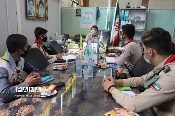 نشست صمیمانه مدیر سازمان دانش آموزی استان بوشهر با دانش آموزان منتخب استان فارس