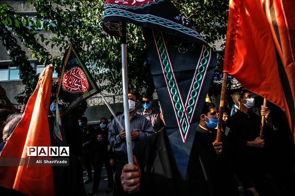 تجمع اعتراضی شهروندان تهرانی مقابل سفارت فرانسه