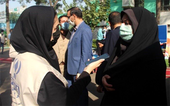 لزوم توجه به رعایت فاصله فیزیکی،زدن ماسک و شست و شوی صحیح دست‌ها در مدارس
