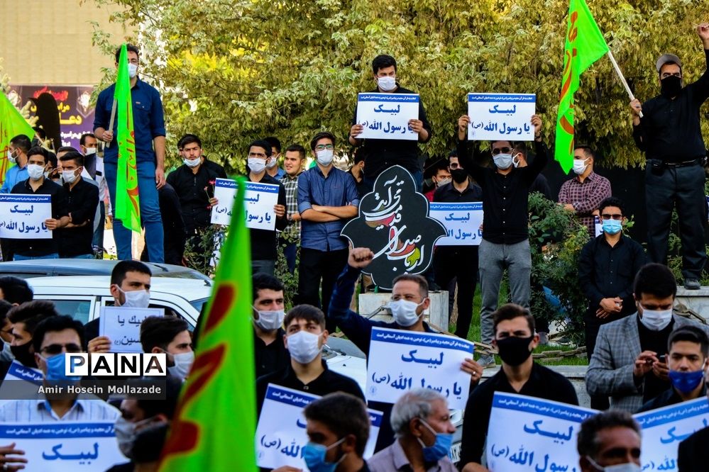 تجمع مردم ارومیه در اعتراض به هتک حرمت پیامبر