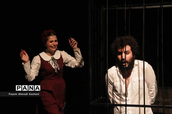 اجرای تئاتر «دوستان»