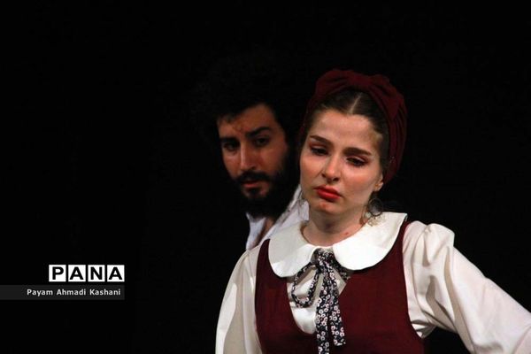 اجرای تئاتر «دوستان»