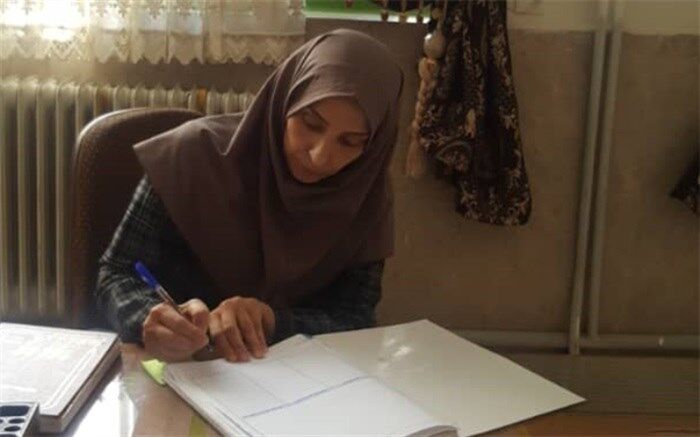 رجبی: خانواده‌ها ریسک ابتلا به کرونا را به جان خریدند چون توان خرید گوشی هوشمند  را ندارند