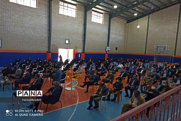جلسه مدیران  مدارس  کاشمر  بارعایت پروتکل های بهداشتی