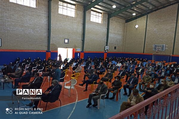 جلسه مدیران  مدارس  کاشمر  بارعایت پروتکل های بهداشتی