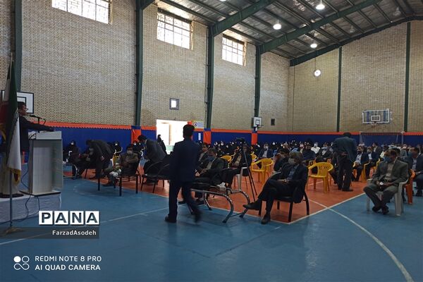 جلسه مدیران  مدارس  کاشمر  بارعایت پروتکل های بهداشتی