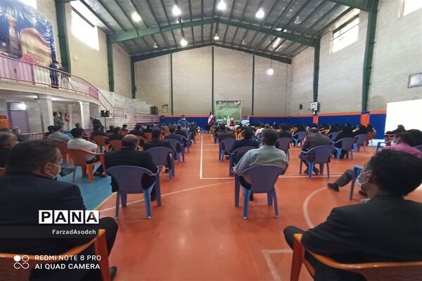 جلسه مدیران  مدارس  کاشمر  بارعایت پروتکل های بهداشتی