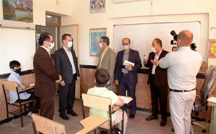 بازدید سر زده مدیر کل آموزش و پرورش کردستان از مدارس سنندج