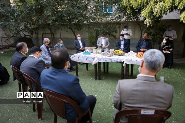 بازدید رئیس سازمان نوسازی مدارس کشور از مدرسه روحی شاد منطقه12