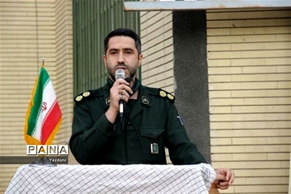 ادای احترام همکاران اداره‌کل آموزش و پرورش خراسان شمالی به مقام شامخ شهدا