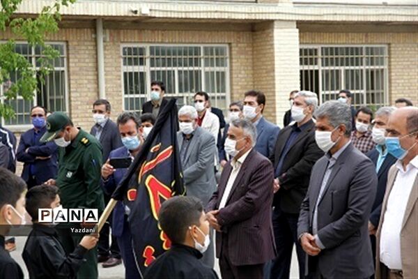 ادای احترام همکاران اداره‌کل آموزش و پرورش خراسان شمالی به مقام شامخ شهدا