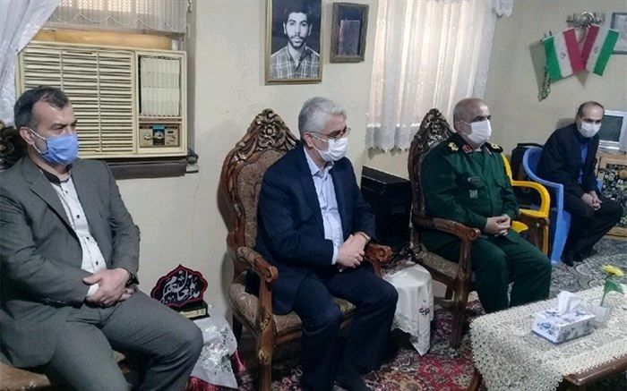 دیدار مدیر کل آموزش و پرورش استان گیلان با خانواده شهیدان نهی قناد