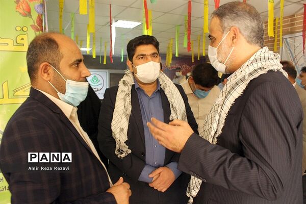 نمایشگاه ایثار و مقاومت در ناحیه 4 آموزش و پرورش اهواز