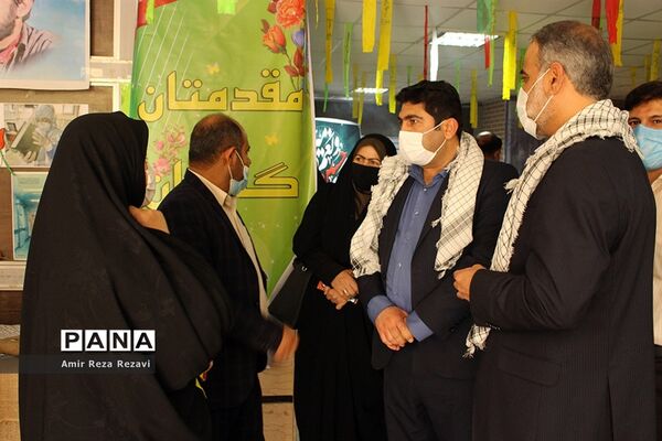 نمایشگاه ایثار و مقاومت در ناحیه 4 آموزش و پرورش اهواز