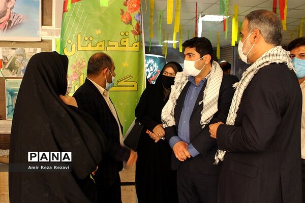 نمایشگاه ایثار و مقاومت در ناحیه 4 آموزش و پرورش اهواز