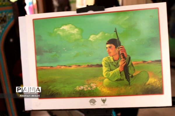 نمایشگاه نقاشی دفاع مقدس در ایستگاه راه‌آهن ساری