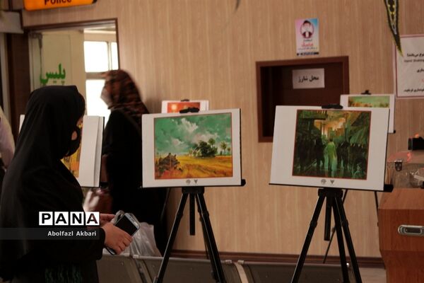 نمایشگاه نقاشی دفاع مقدس در ایستگاه راه‌آهن ساری