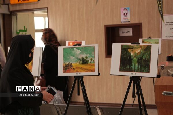 نمایشگاه نقاشی دفاع مقدس در ایستگاه راه‌آهن ساری