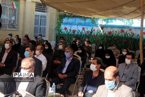 نواختن زنگ چهلمین سالگرد دفاع مقدس در استان اصفهان