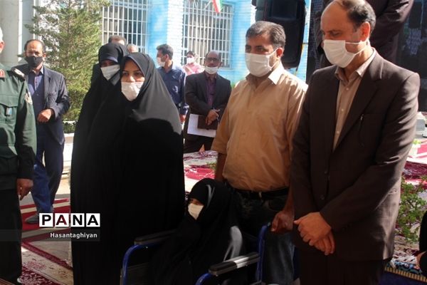 نواختن زنگ چهلمین سالگرد دفاع مقدس در استان اصفهان