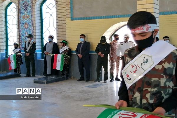 غبارروبی و عطر افشانی  گلزار مطهر شهدا درشهرستان خوسف استان خراسان جنوبی