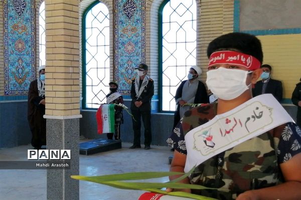 غبارروبی و عطر افشانی  گلزار مطهر شهدا درشهرستان خوسف استان خراسان جنوبی