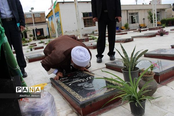 غبارروبی گلزار شهدای شهرستان ساری