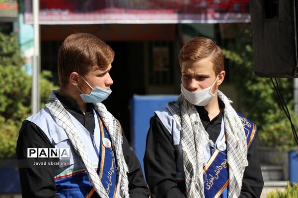 آیین استانی نواختن زنگ ایثار و شهادت در آموزشگاه شاهد فردوسی  ناحیه 2 مشهد