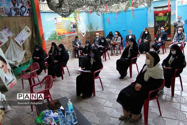 نواختن زنگ دفاع مقدس در مدارس شیراز