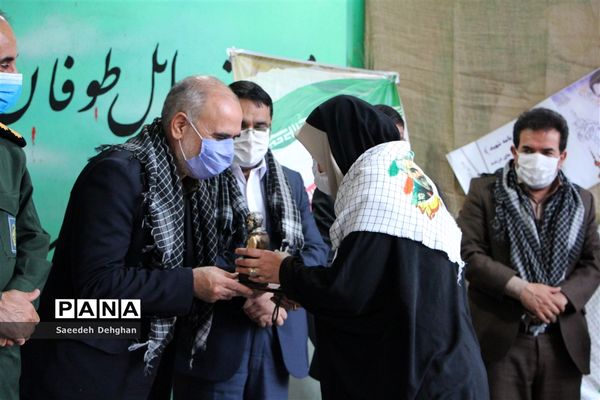 نواختن زنگ دفاع مقدس در مدارس شیراز