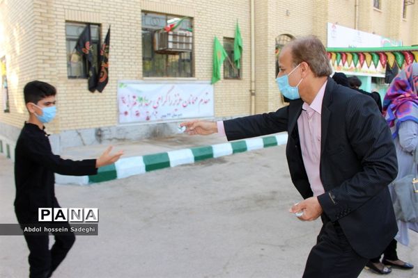 نواختن زنگ ایثار و مقاومت در بوشهر