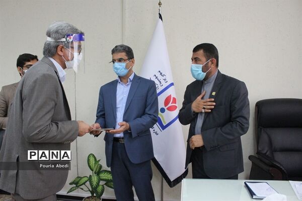 نشست صمیمی خادمان قرآن با معاون پرورشی و فرهنگی آموزش و پرورش استان بوشهر