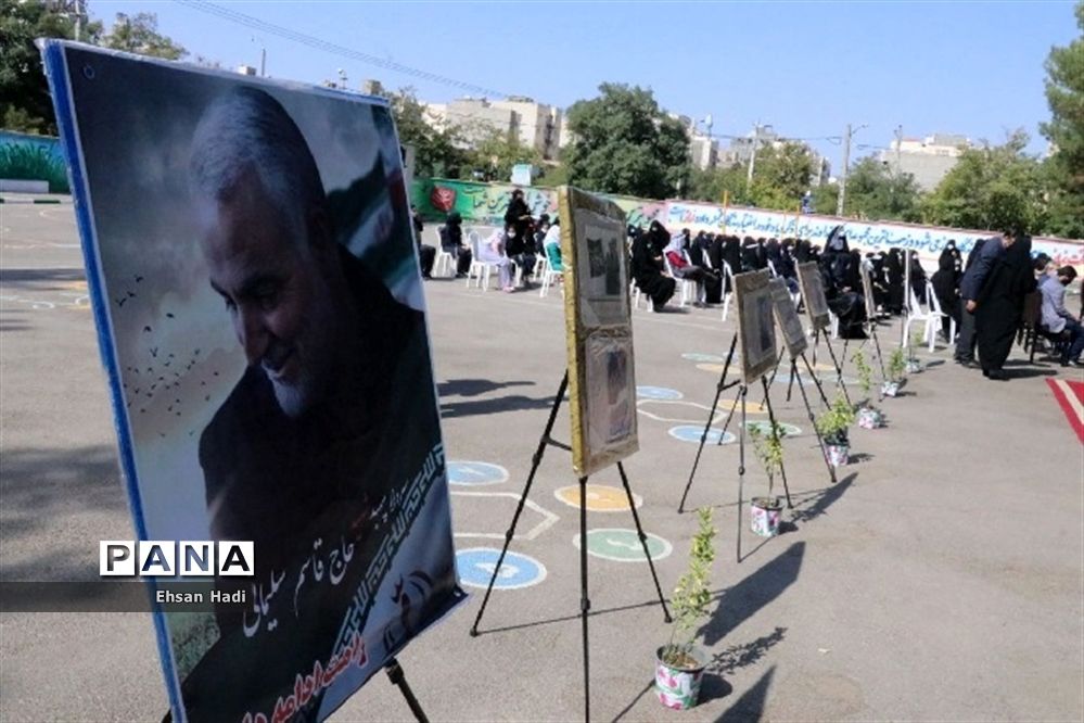 مراسم بزرگداشت هفته دفاع مقدس و تکریم خانواده شهدا