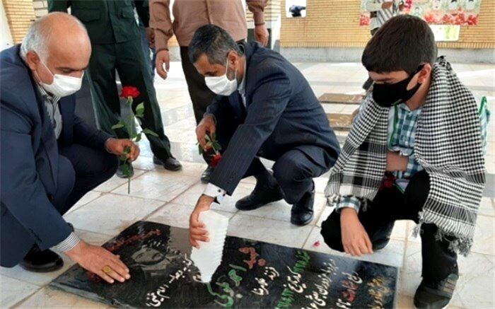 مراسم غبار روبی گل افشانی و تجدید میثاق با شهدای 8 سال دفاع مقدس شهر سعدآباد