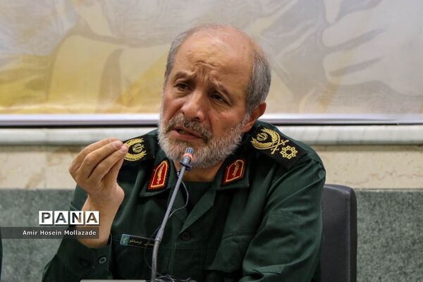 نشست صمیمی فرمانده قرارگاه حمزه سیدالشهدا(ع) با اصحاب رسانه