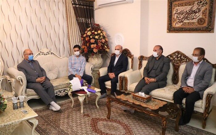 دیدار مدیر کل آموزش و پرورش آذربایجان غربی با رتبه های تک رقمی کنکور سراسری