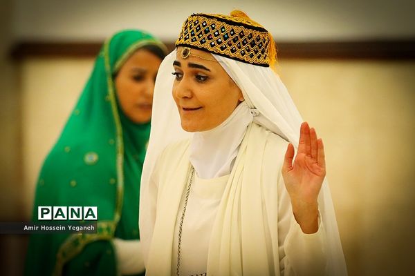 نمایش سرو مجنون در جزیره کیش