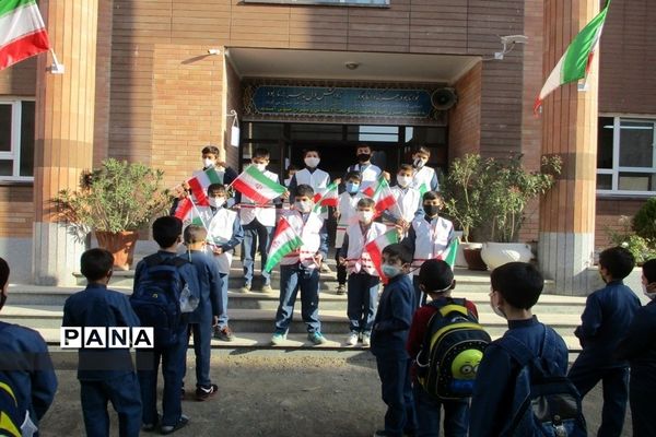 حضور دانش‌آموزان پیشتاز شهرستان بهار در مراسم گرامیداشت هفته دفاع مقدس